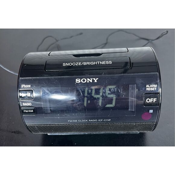 Sony Alarm Clock Speaker with Iphone Lighting dock, & Radio FM/AM - Picture 2 of 3